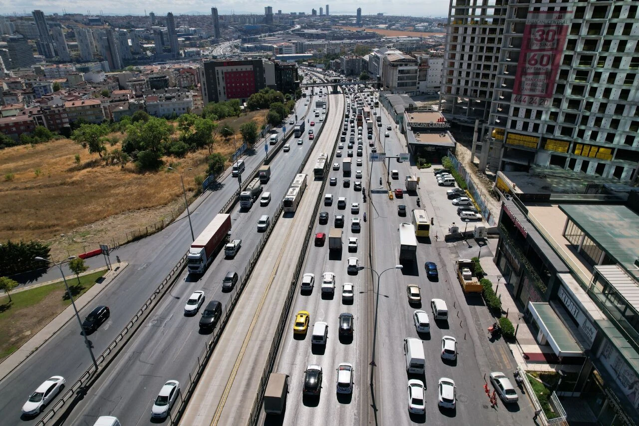İstanbullunun trafik çilesi bitmiyor! Metrobüs yol bakım çalışması vatandaşı bezdirdi: 20 dakikalık yol, 1 saat 15 dakikaya çıktı - 2. Resim