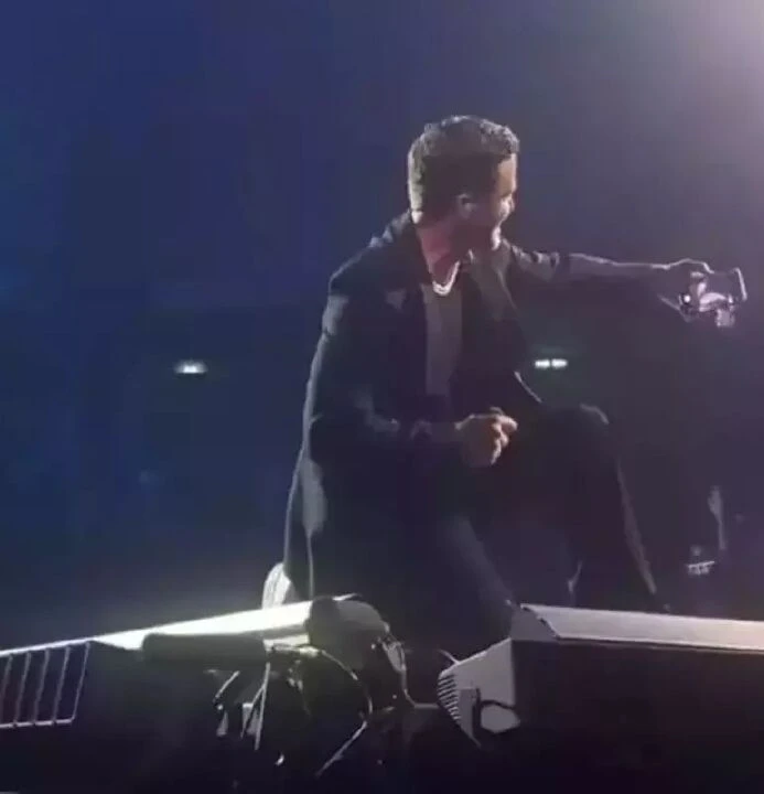 Justin Timberlake'ten Türk hayranına jest! Konseri durdurdu, bakın ne yaptı - 1. Resim
