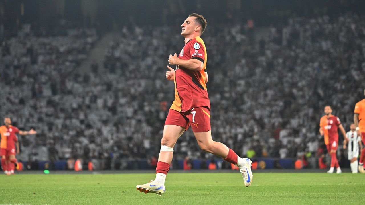 Kerem Aktürkoğlu iddialara gece yarısı yaptığı paylaşımla cevap verdi: Galatasaray taraftarı milli futbolcusuna sahip çıktı