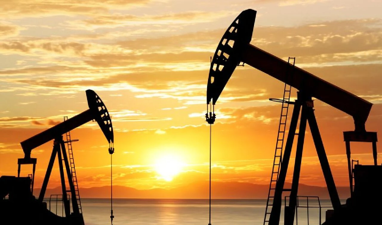 Petrol fiyatlarında rüzgar tersine döndü! Tahminler değişti: 2 dolara yakın düşüş bekleniyor - 1. Resim