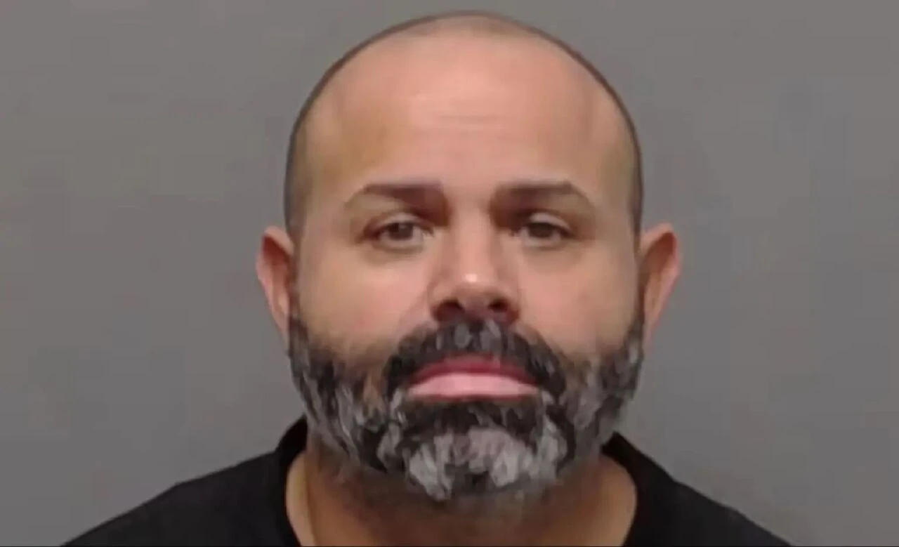 Akılalmaz olay! Klozetin altına patlayıcı yerleştirdi, girip çıkanı gözlemleyip patlattı - 2. Resim