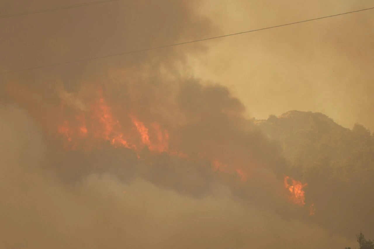Aydın Germencik yangınını ekipler tarafından kontrol altına alınmaya çalışılıyor - 2. Resim