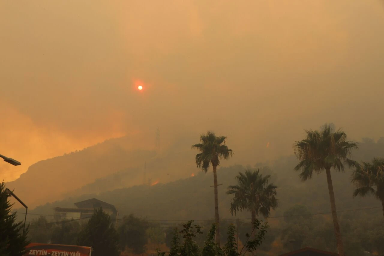 Aydın Germencik yangınını ekipler tarafından kontrol altına alınmaya çalışılıyor - 1. Resim