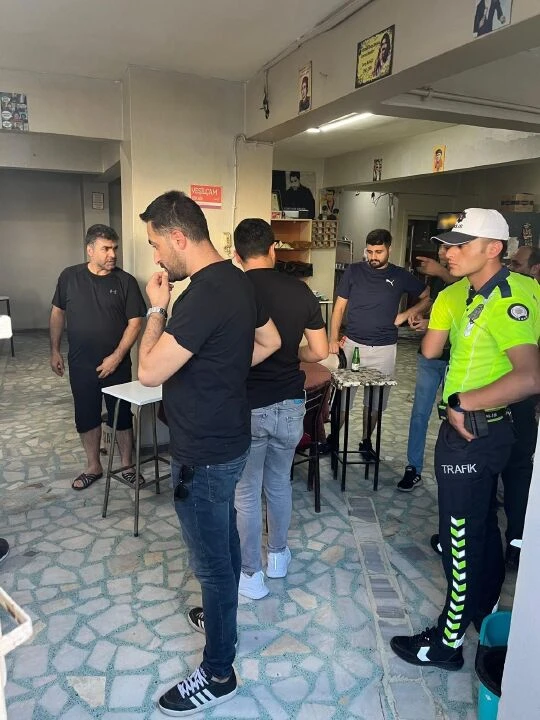 Esenyurt'ta denetimde polisin üzerine araç sürdüler