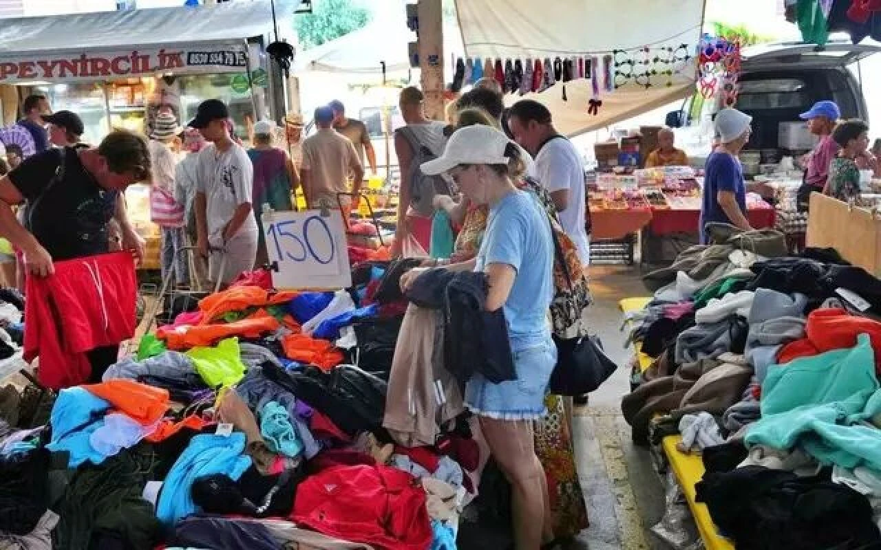 Ruslar bir türlü Türkçe öğrenmeyince pazarcılar Rusça'yı söktü! 'Her şeye indirim yapıyorlar'