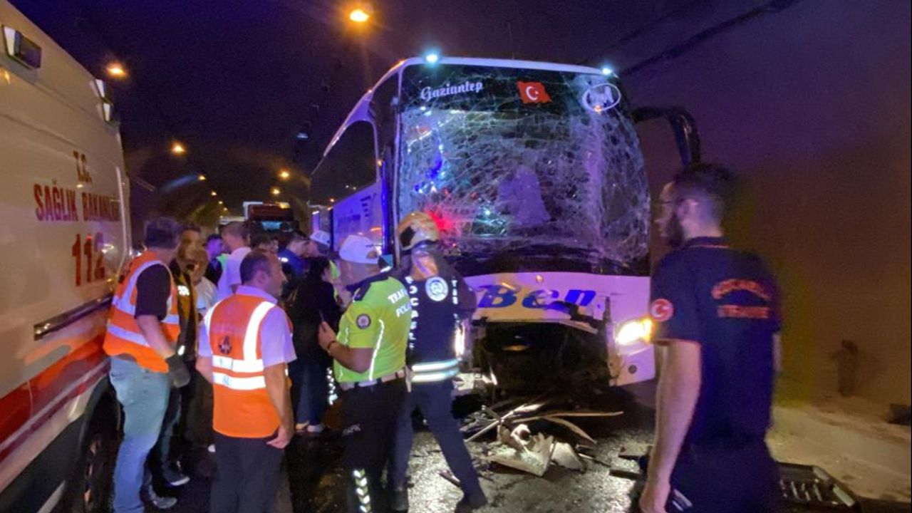 TEM'de zincirleme kaza! Ortalık savaş alanına döndü: Çok sayıda yaralı var