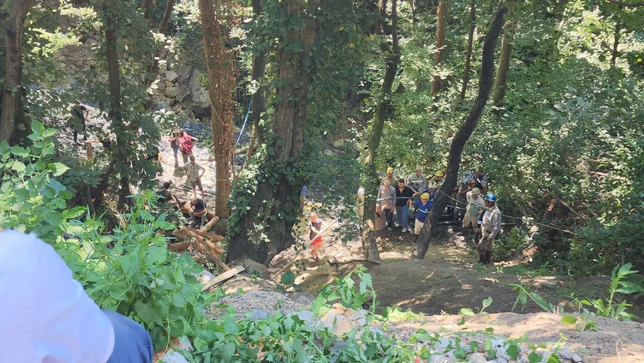 Zonguldak'ın Kilimli ilçesinde meydana gelen maden göçüğünde 1 işçiyi kurtarma çalışmaları devam ediyor