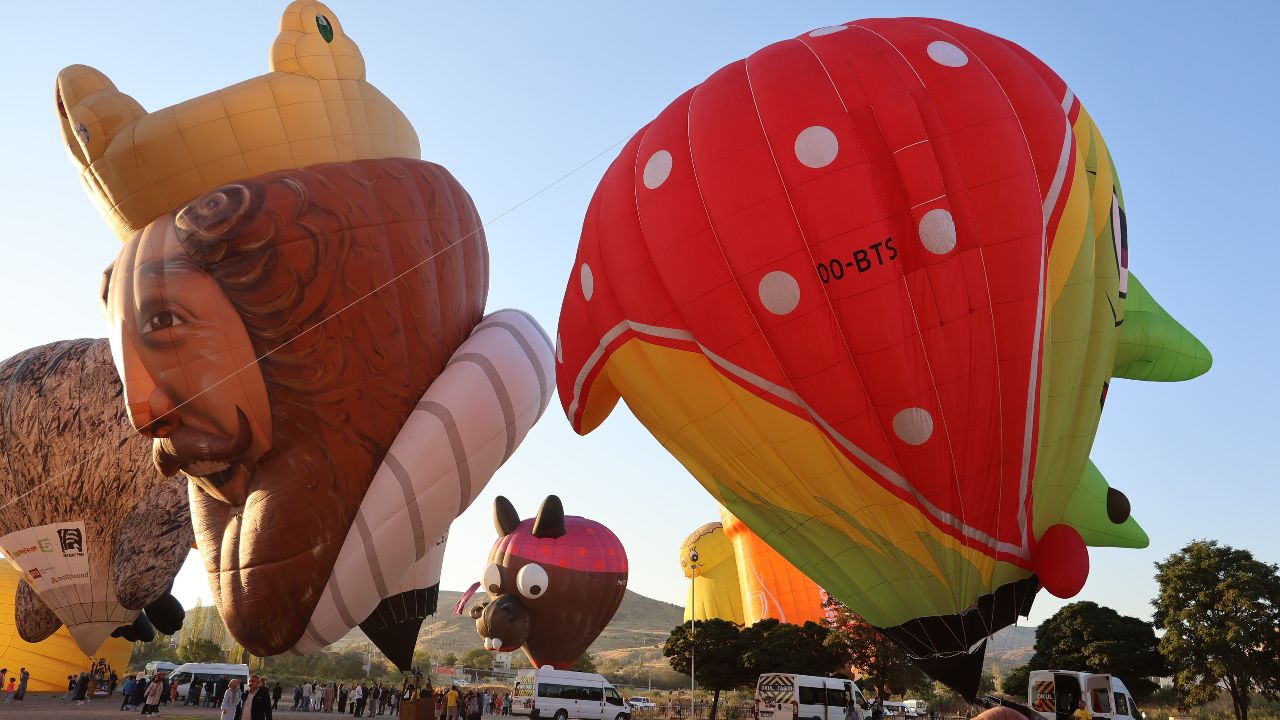 18 ülkeden gelen balonların olduğu Nevşehir Kültür Yolu Balon Festivali, 11 Ağustos'a kadar devam sürecek