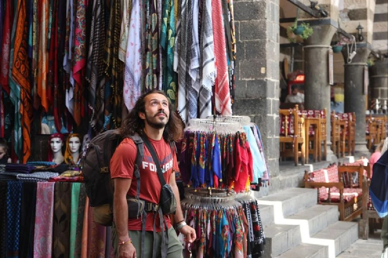 Ailesi evden kovdu hayatı bir anda değişti! 5 yılda 71 şehir 7 ülke gezdi - 6. Resim