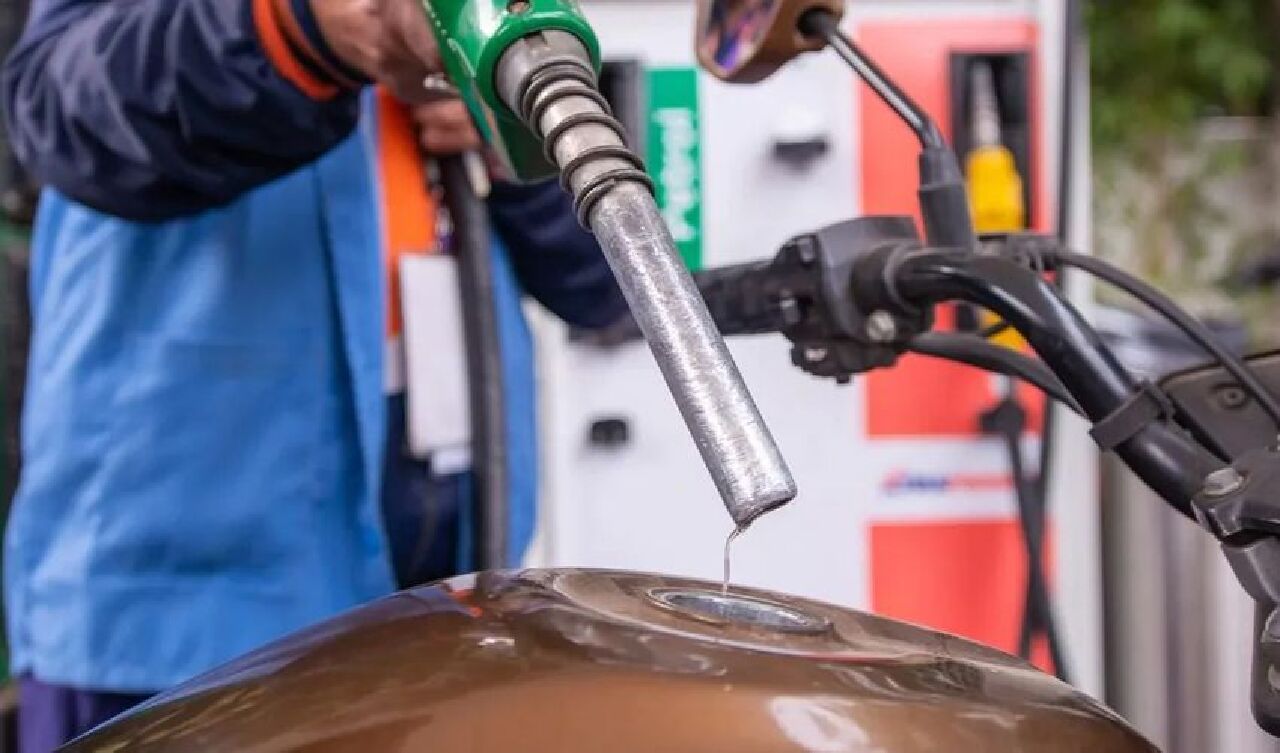 Akaryakıt fiyatları kritik noktada! Petrol yüzde 3 yükselişe hazırlanıyor: Uzmanlar en çok korkutan gelişmeyi açıkladı - 2. Resim