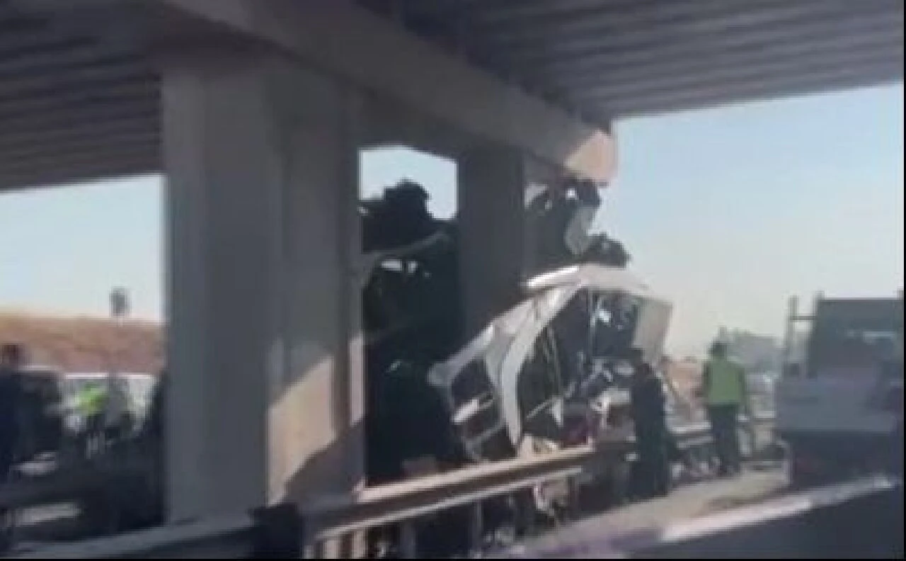 Ankara Eskişehir yolunda olan trafik kazasında 9 kişinin hayatını kaybettiği öğrenildi - 1. Resim