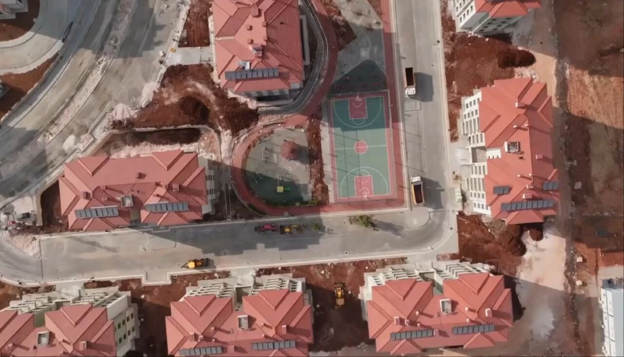 Baykar'dan deprem bölgesine konut desteği: Anahtarları teslim etmeye başladık 