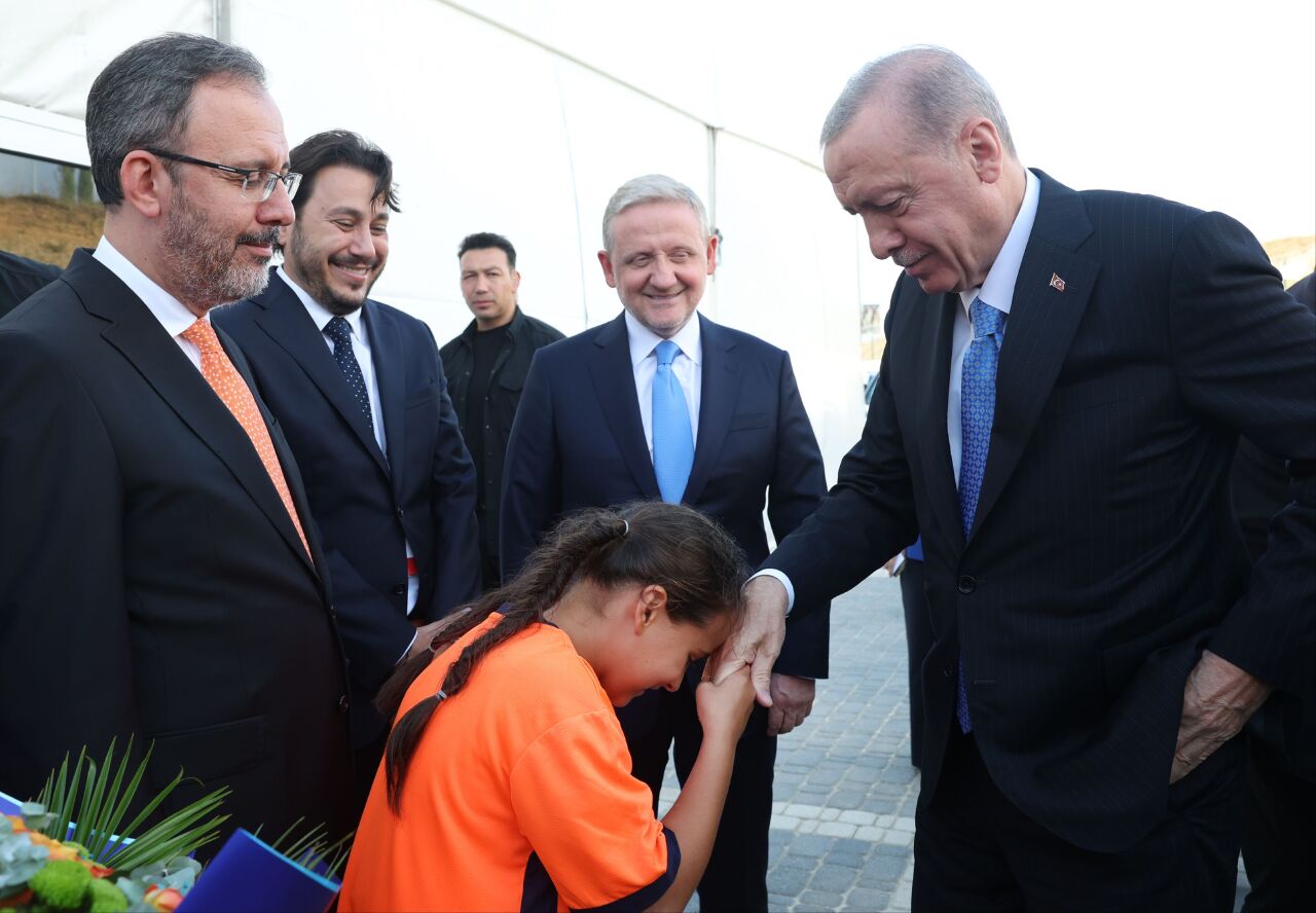 Cumhurbaşkanı Erdoğan'dan holiganlığa tepki: Spora kavga ve ideoloji girmemeli - 2. Resim