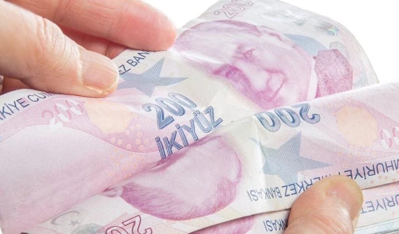 Emekli ve memur maaş zammı 2025 hesabı! 4 farklı senaryo masada: SSK ve Bağkur emekli maaşı için rakamlar belli oldu