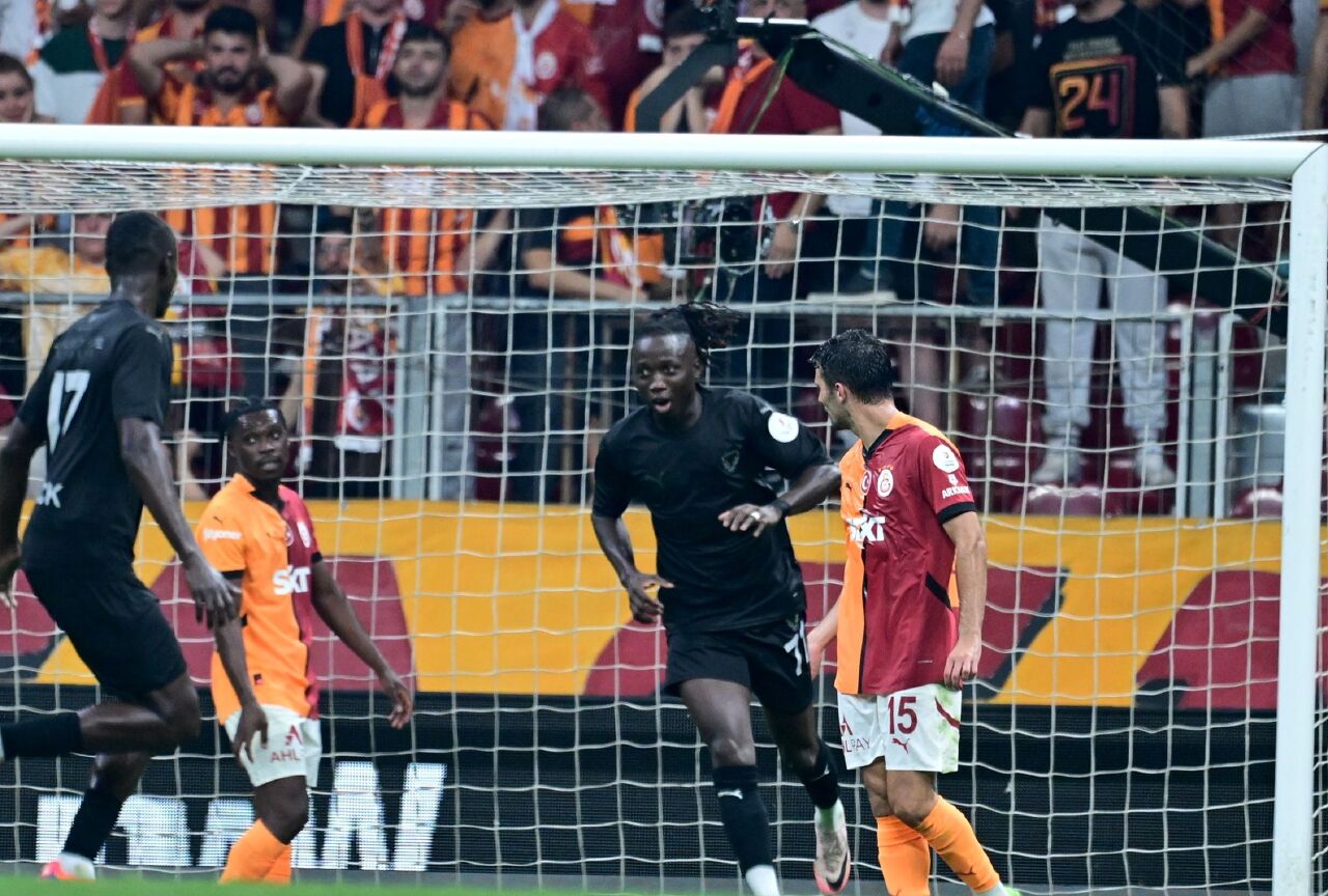 Galatasaray sezonun açılış maçında Hatayspor'u 2-1 yendi! - 1. Resim