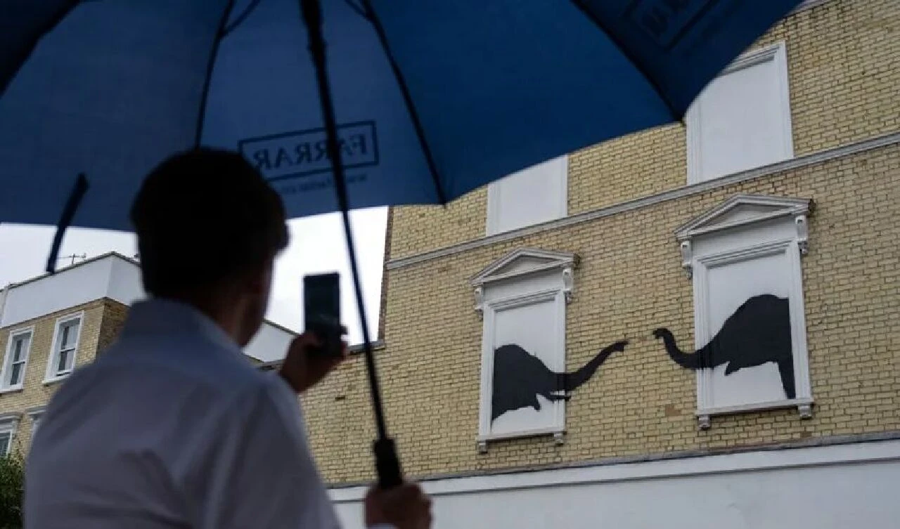 Gizemli sanatçı Banksy'nin son eseri hırsızların elinde! Güpegündüz çaldılar