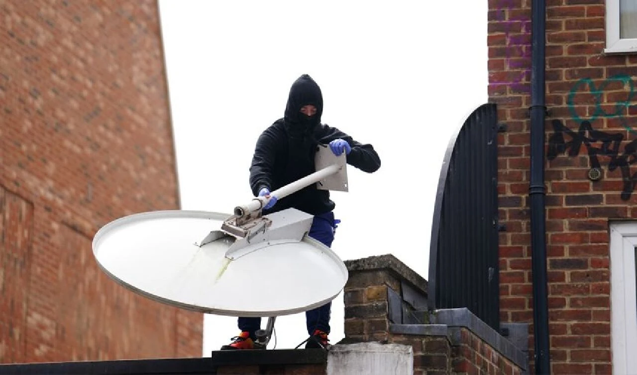 Gizemli sanatçı Banksy'nin son eseri hırsızların elinde! Güpegündüz çaldılar