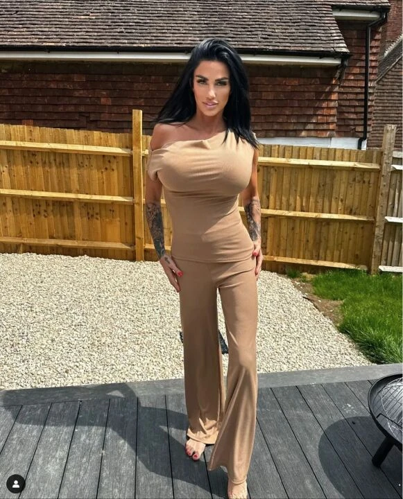 Katie Price gözaltında! Yüzünü gerdirmek için Türkiye'ye gelmişti! - 2. Resim
