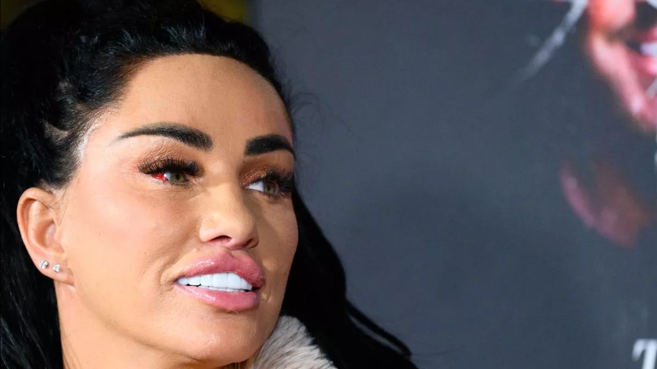 Katie Price gözaltında! Yüzünü gerdirmek için Türkiye&#039;ye gelmişti!