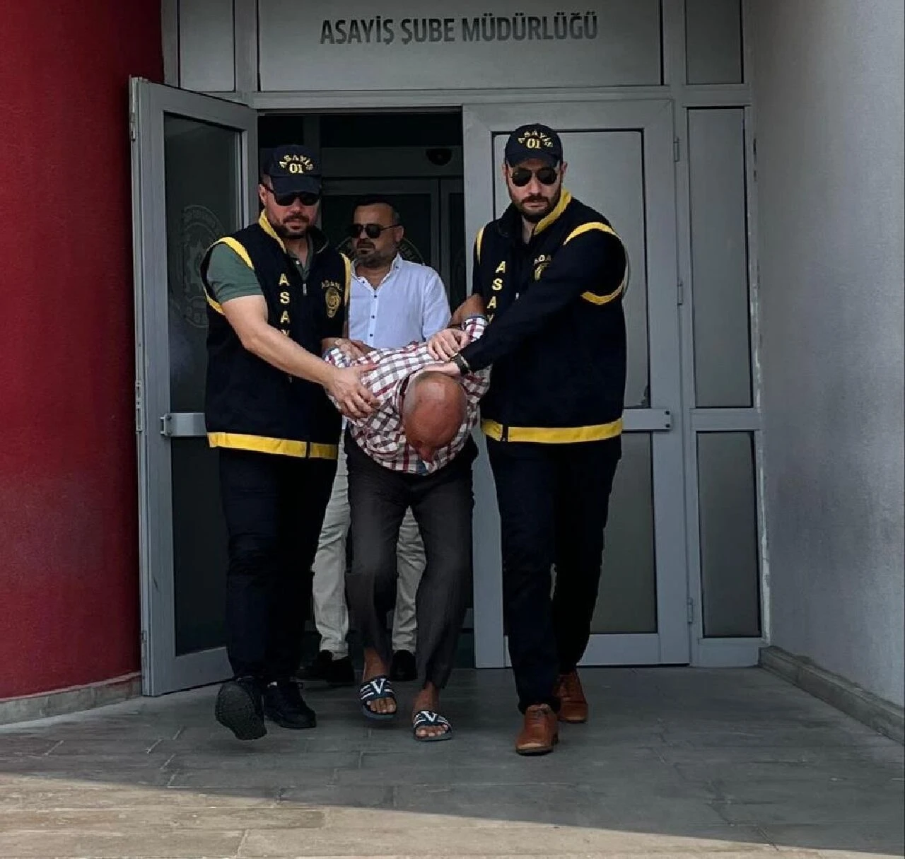 Komşusunun 9 yaşındaki kızına tecavüz edip öldürmüştü! Cezaevinden çıktı, arkadaşını katletti