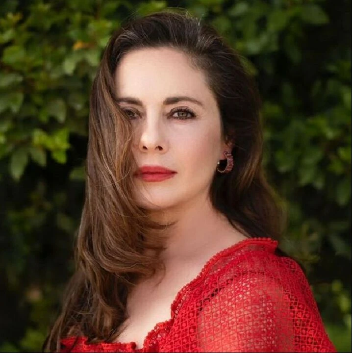 Peker Açıkalın'ın eski eşi Nilüfer Açıkalın, Sakla Beni dizisinde Gülten karakterini oynadı - 1. Resim