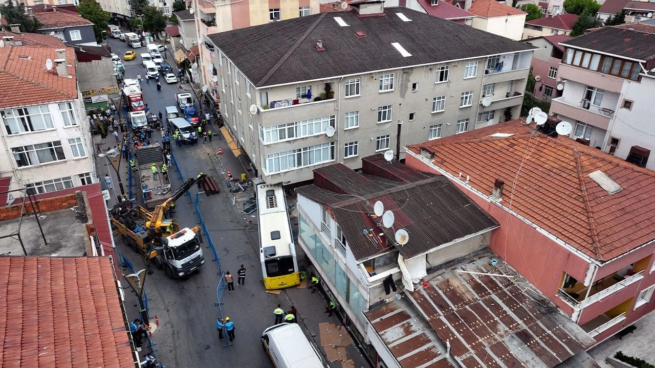 Pendik'te İETT otobüsünün çarptığı bina için yıkım kararı çıktı