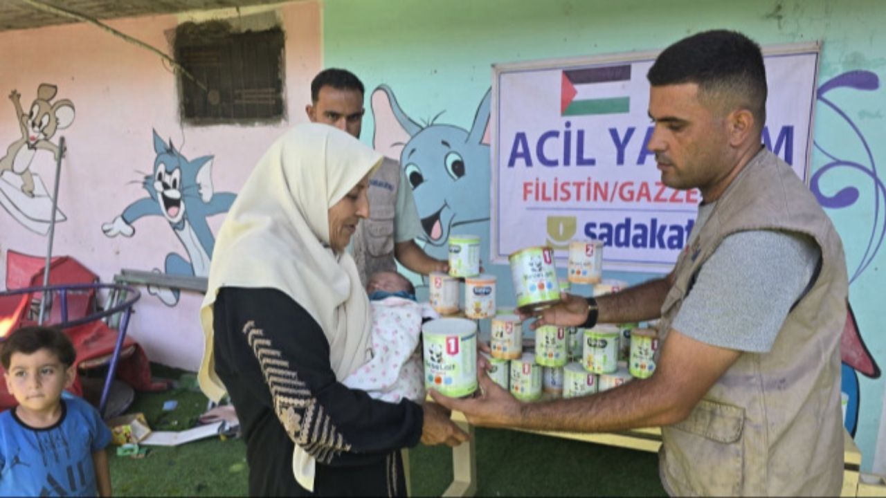 Türk STK&#039;lar Gazze&#039;ye ambulans ulaştırdı