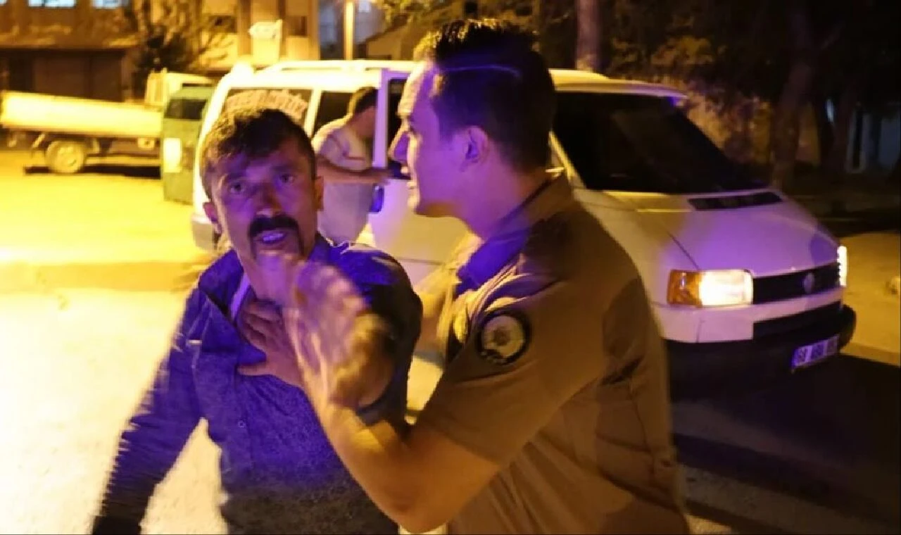 Alkollü yakalanan müzisyen polisi bezdirdi! Çek, ben zaten meşhurum - 1. Resim
