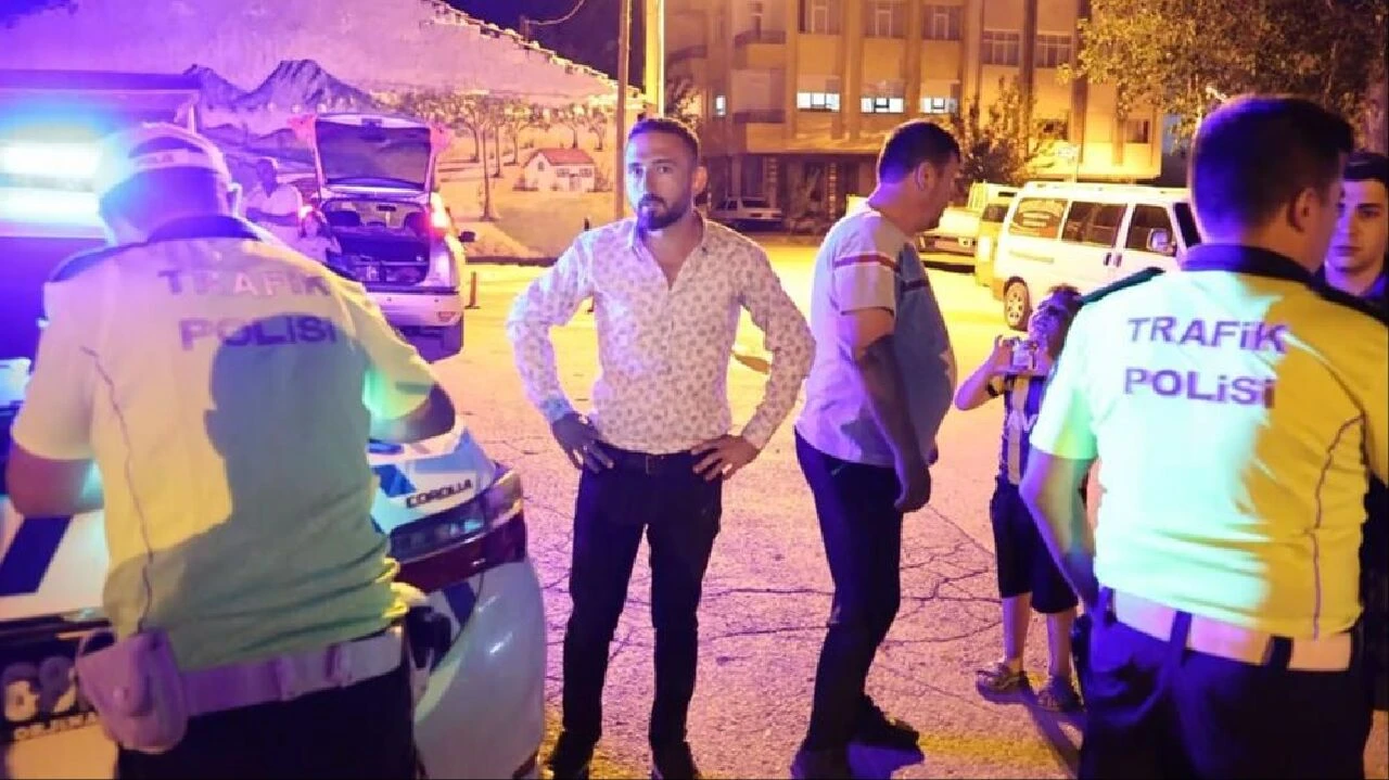 Alkollü yakalanan müzisyen polisi bezdirdi! Çek, ben zaten meşhurum - 3. Resim