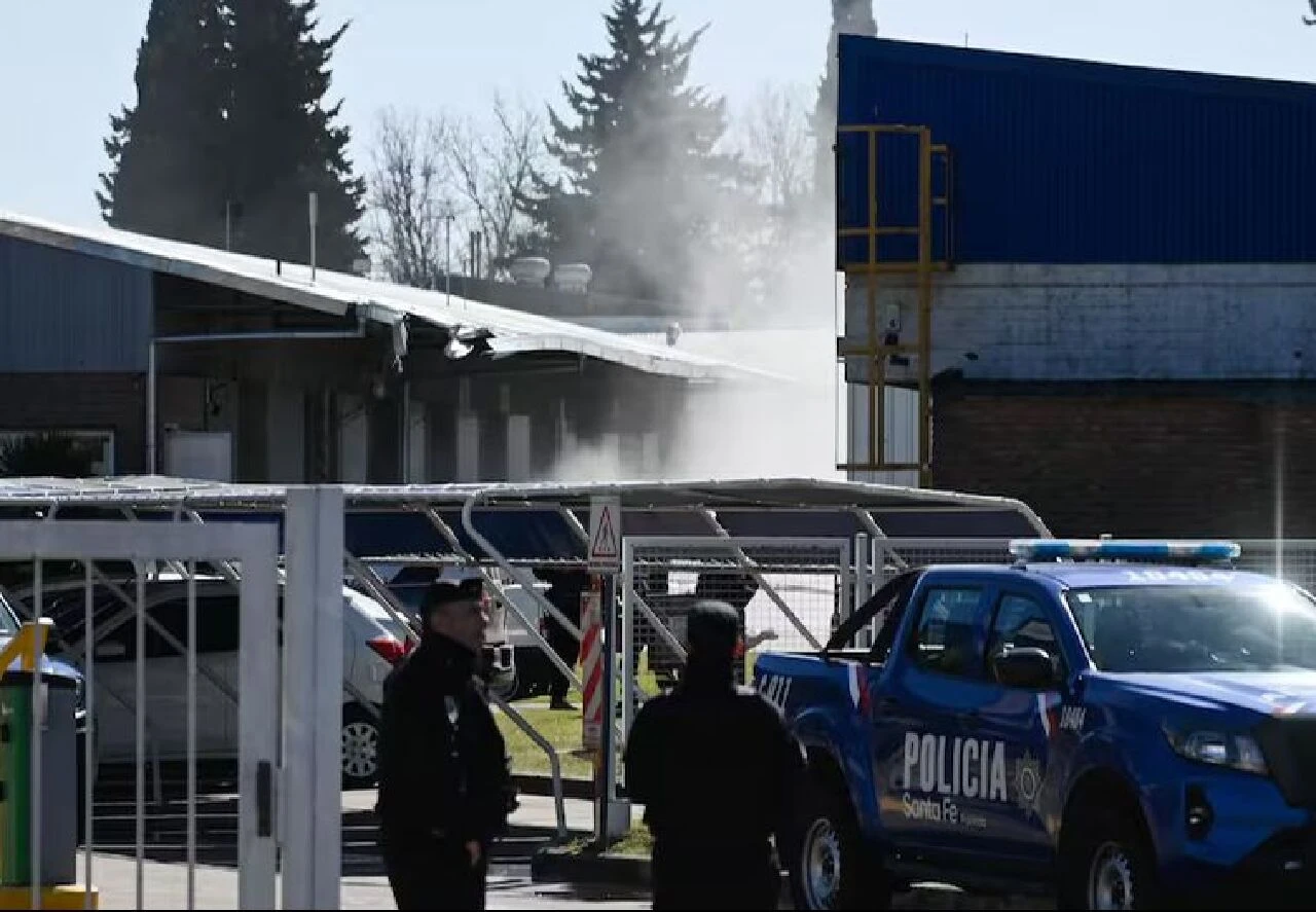 Arjantin’de trajik intikam: Eski çalıştığı fabrikaya Cessna 152 tipi uçakla çarptı!