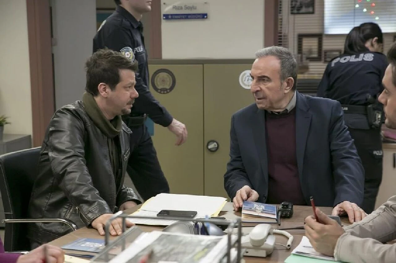 Arka Sokaklar'a efsane transfer! Ebru Cündübeyoğlu izleyiciyi ekrana kitleyecek - 1. Resim