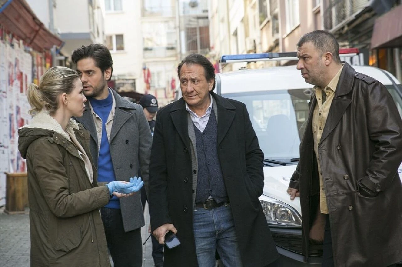 Arka Sokaklar'a efsane transfer! Ebru Cündübeyoğlu izleyiciyi ekrana kitleyecek - 2. Resim