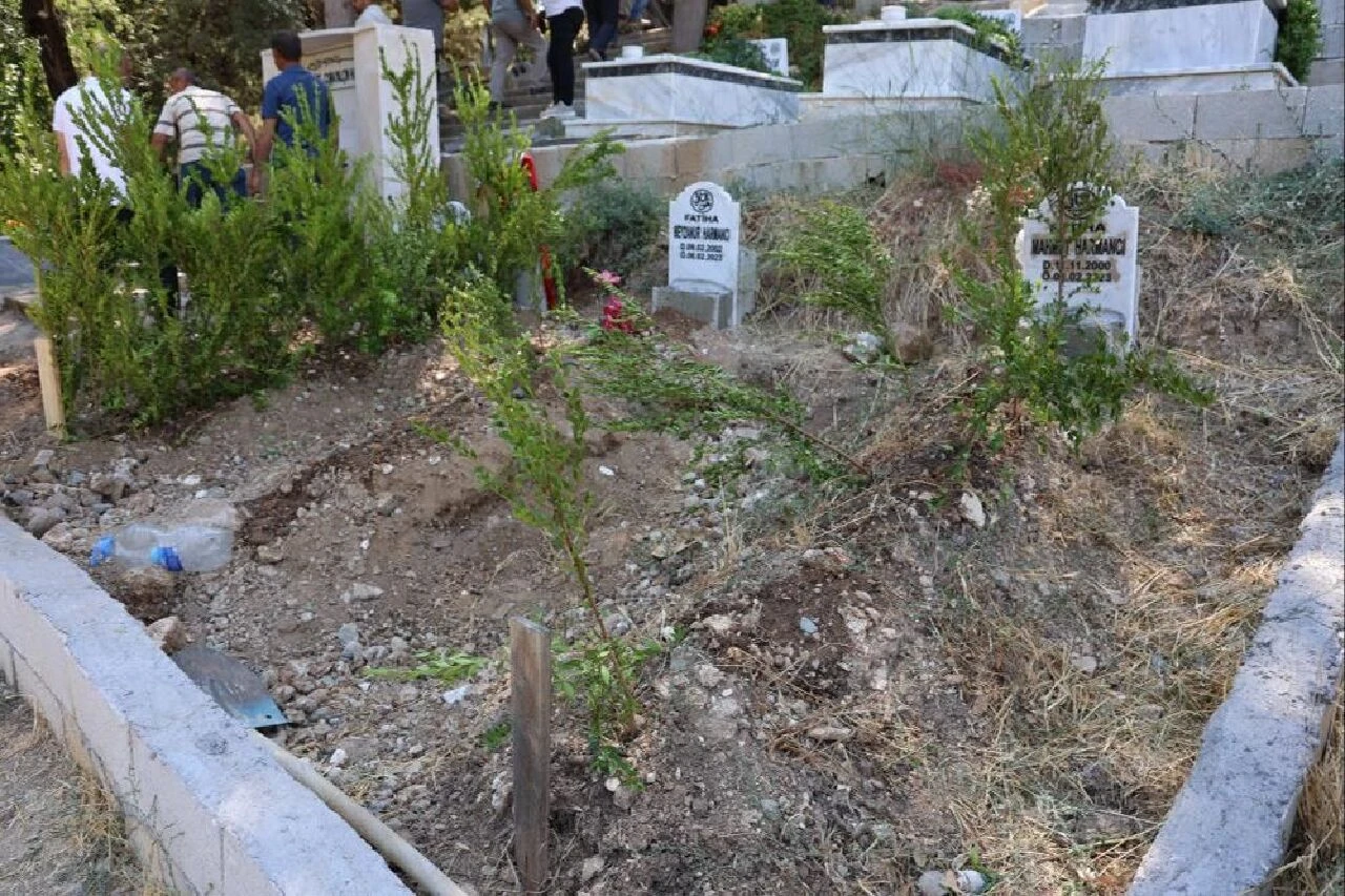 Asrın felaketinden sonra 18 ay hayatta kalabildi! Evlatları ve eşinin yanına defnedildi - 2. Resim