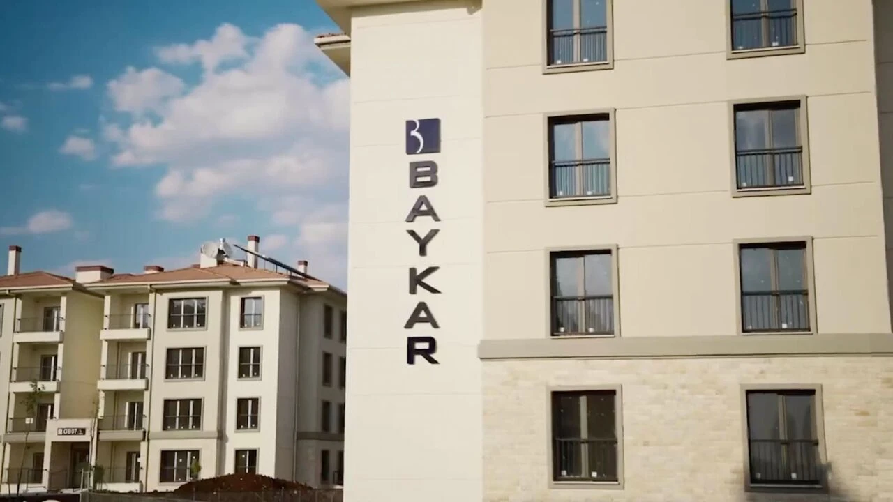 Depremzedelerden Selçuk Bayraktar'a teşekkür! Anahtarlar teslim edildi