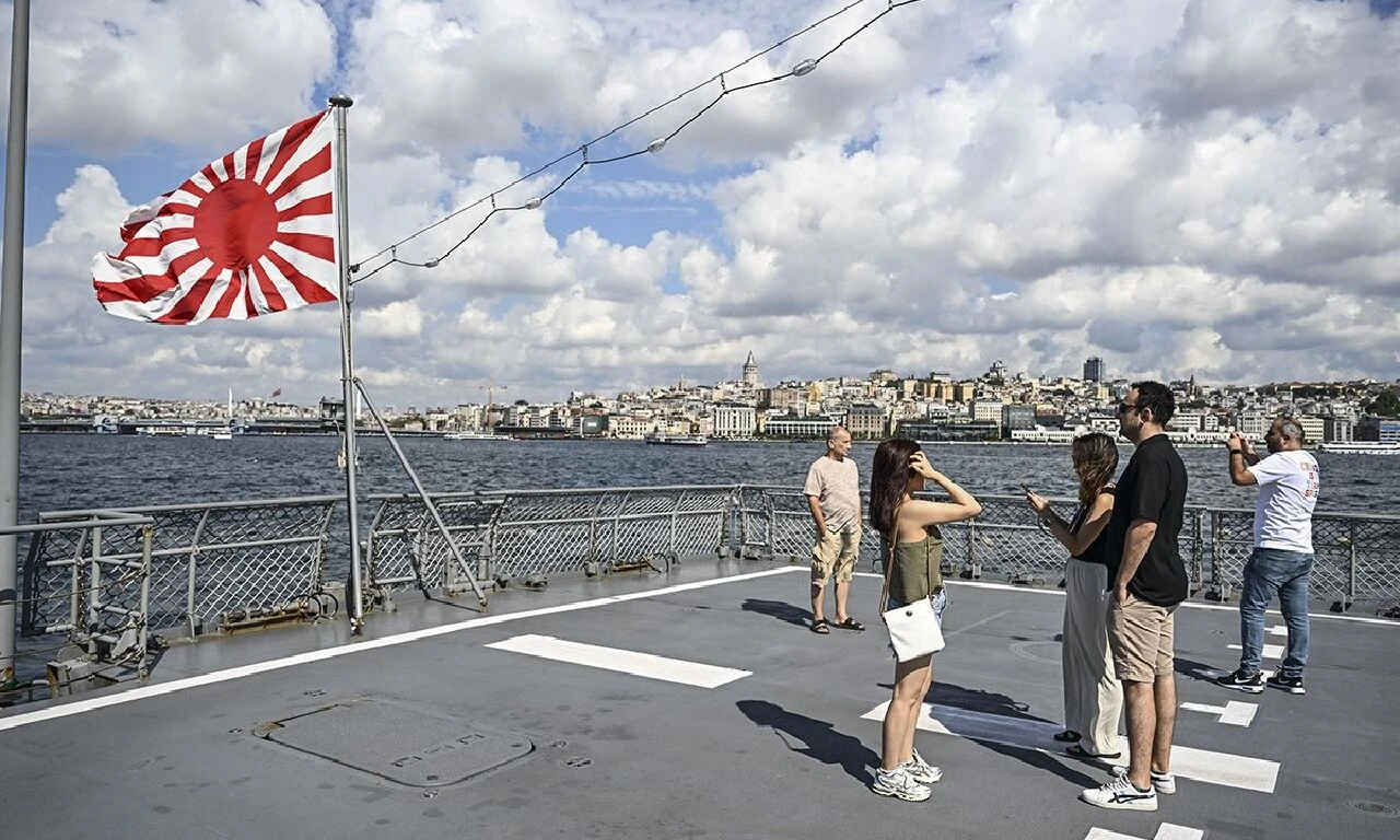 Japon donanmasına ait gemiler, İstanbul Boğazı'na demirledi! - 3. Resim
