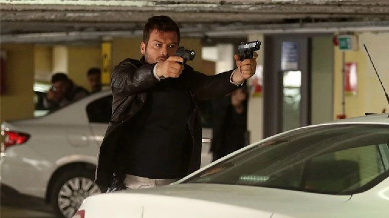 Kıvanç Tatlıtuğ soyguncu olacak! Türkiye'de bir ilk