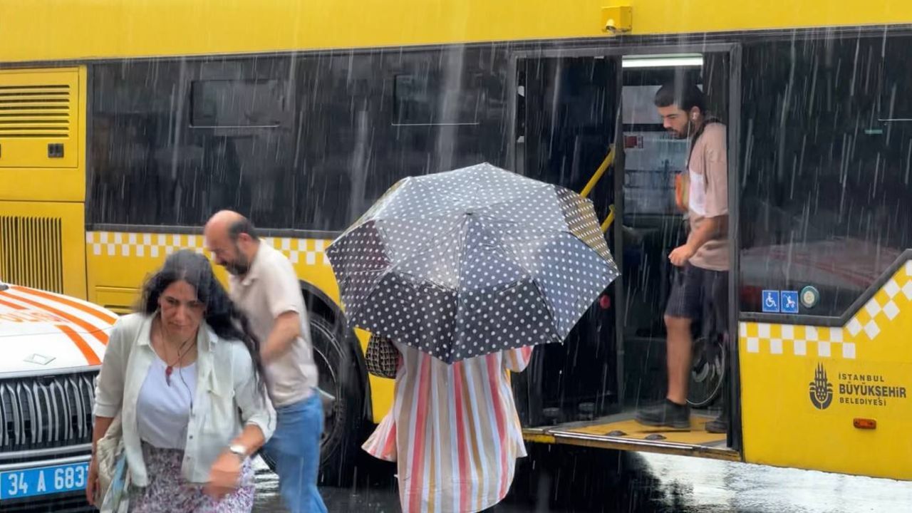 Meteoroloji hafta sonu hava durumunda il il uyardı: İstanbul&#039;a yağmur geliyor