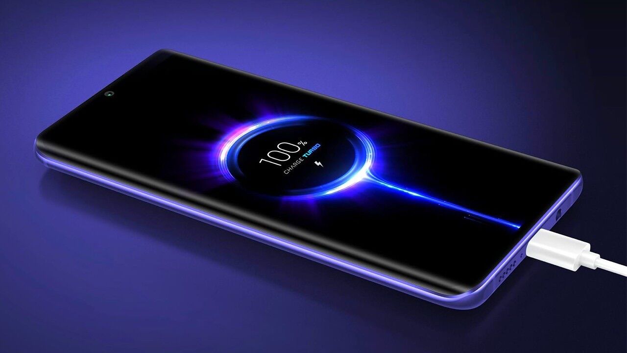 Realme&#039;nin 300W hızlı şarj özelliği, telefonları 5 dakikada yüzde 100 şarj edecek!