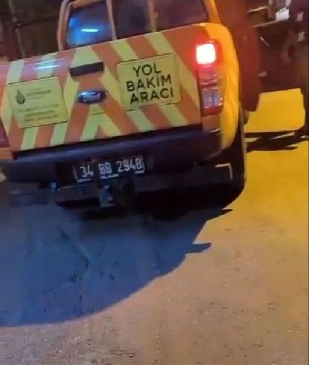 Ümraniye'de skandal olay! İBB çalışanları yol kesti, sürücüyü darp etti