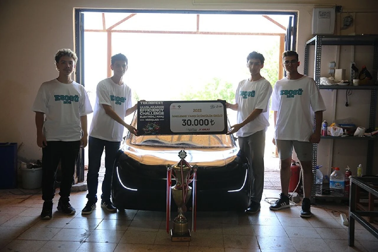 Üniversiteli gençler, geliştirdikleri elektrikli araç "Orion" ile TEKNOFEST'te birincilik hedefliyor