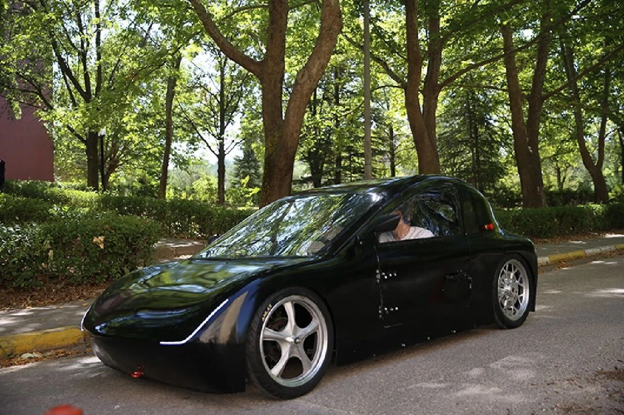Üniversiteli gençler, geliştirdikleri elektrikli araç "Orion" ile TEKNOFEST'te birincilik hedefliyor