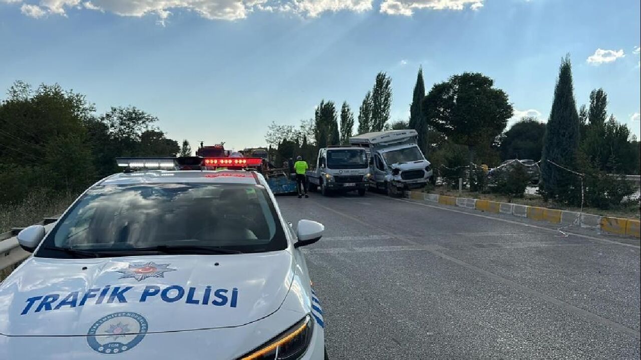 Uşak-Ankara Yolu'nda kan donduran kaza: Ölü var! - 1. Resim