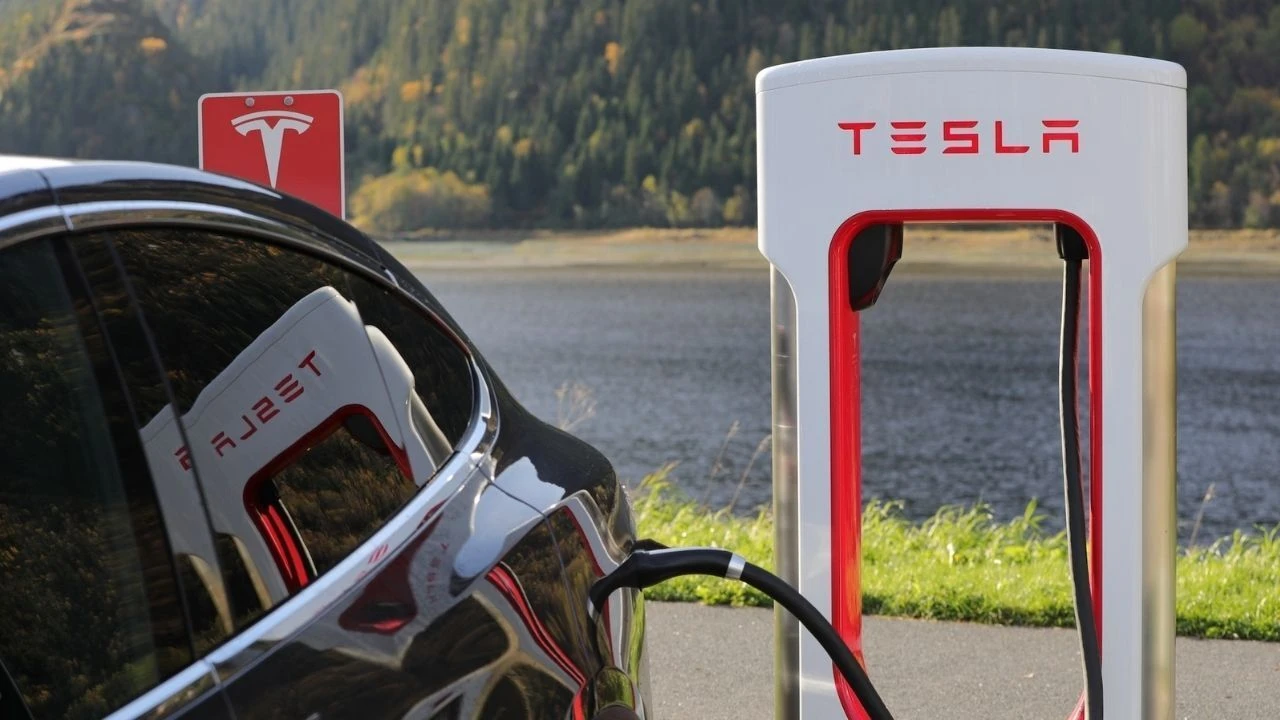 Elektrikli araçlarda şiddetli rekabet! Teknoloji oyuncuları pazarı alt üst etti - 1. Resim