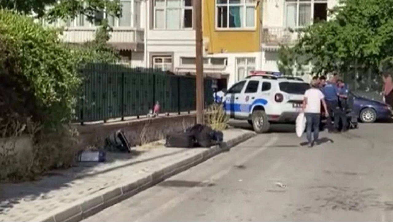 Evden ayrılan eşini bıçakladı: Kadından geriye acı görüntü kaldı - 1. Resim