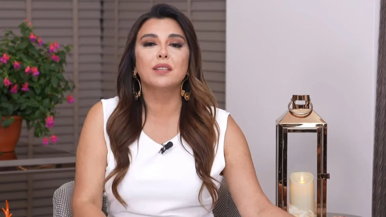 Gelin Evi programının sunucusu Ezgi Sertel 2016 yılında ünlü oyuncu Ozan Çobanoğlu ile evlendi