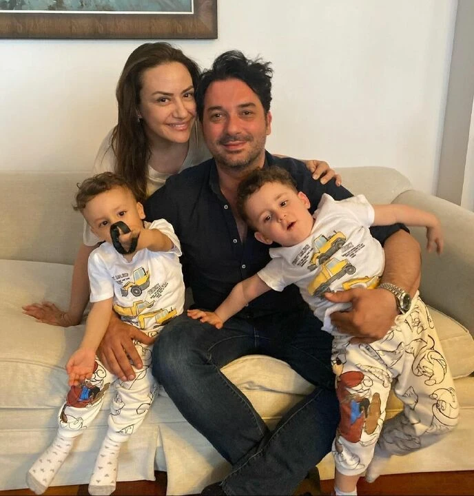 Gelin Evi programının sunucusu Ezgi Sertel 2016 yılında ünlü oyuncu Ozan Çobanoğlu ile evlendi