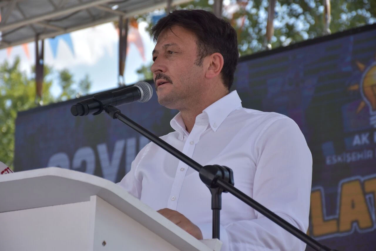 Hamza Dağ: Bazıları gibi ortalık yangın yerindeyken tatil yapmıyoruz