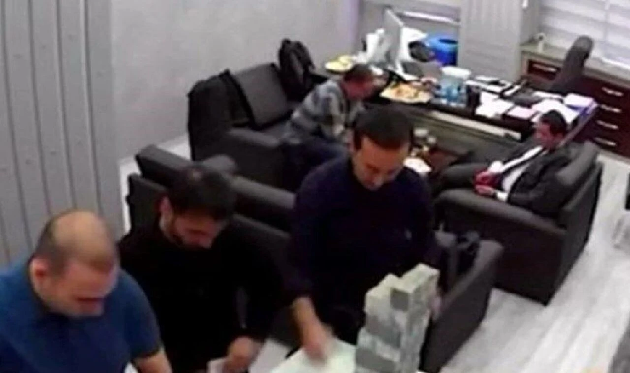 İddianamenin detayları ortaya çıktı: CHP'deki "para sayma" görüntülerine ilişkin 22 şüpheli yargılanacak!