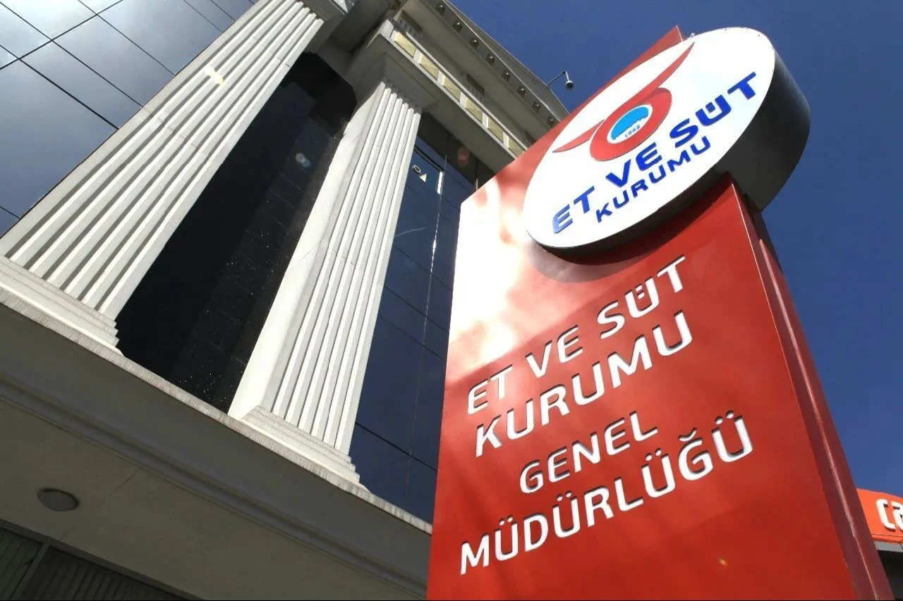 Kırmızı et ve süt için ithal edilen hayvanların pis görüntülerine Et ve Süt Kurumu'ndan