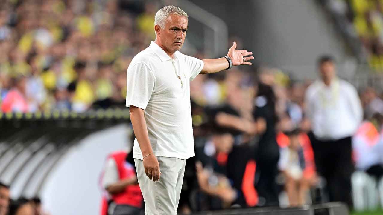 Mourinho&#039;dan ilk galibiyet sonrası açıklama: Türk futbolu için de çalışıyorum